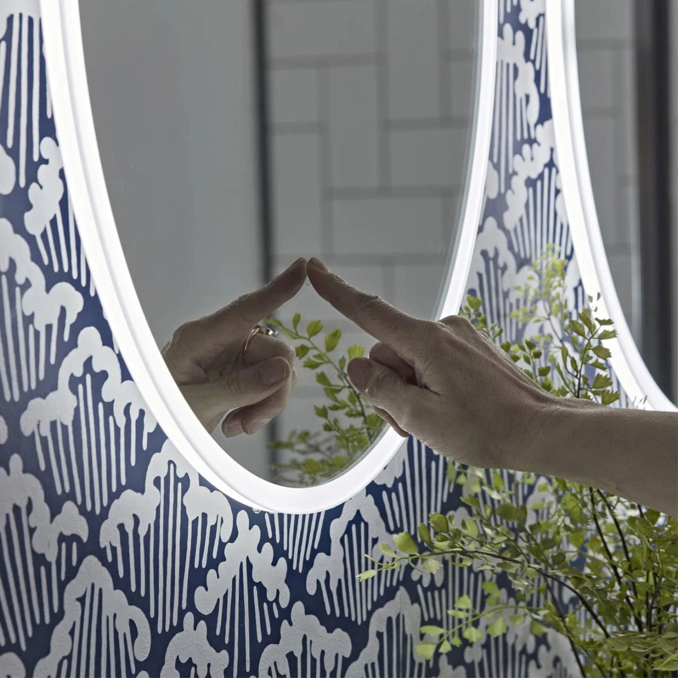 Aster Circular Illuminated Mirror 600mm